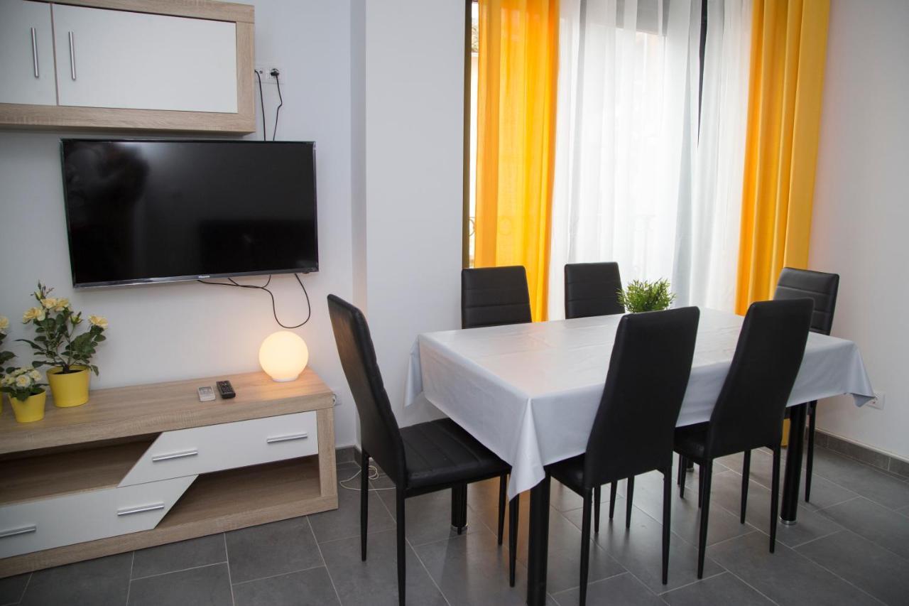 Apartamentos La Plazuela Banos De Montemayor Exteriér fotografie